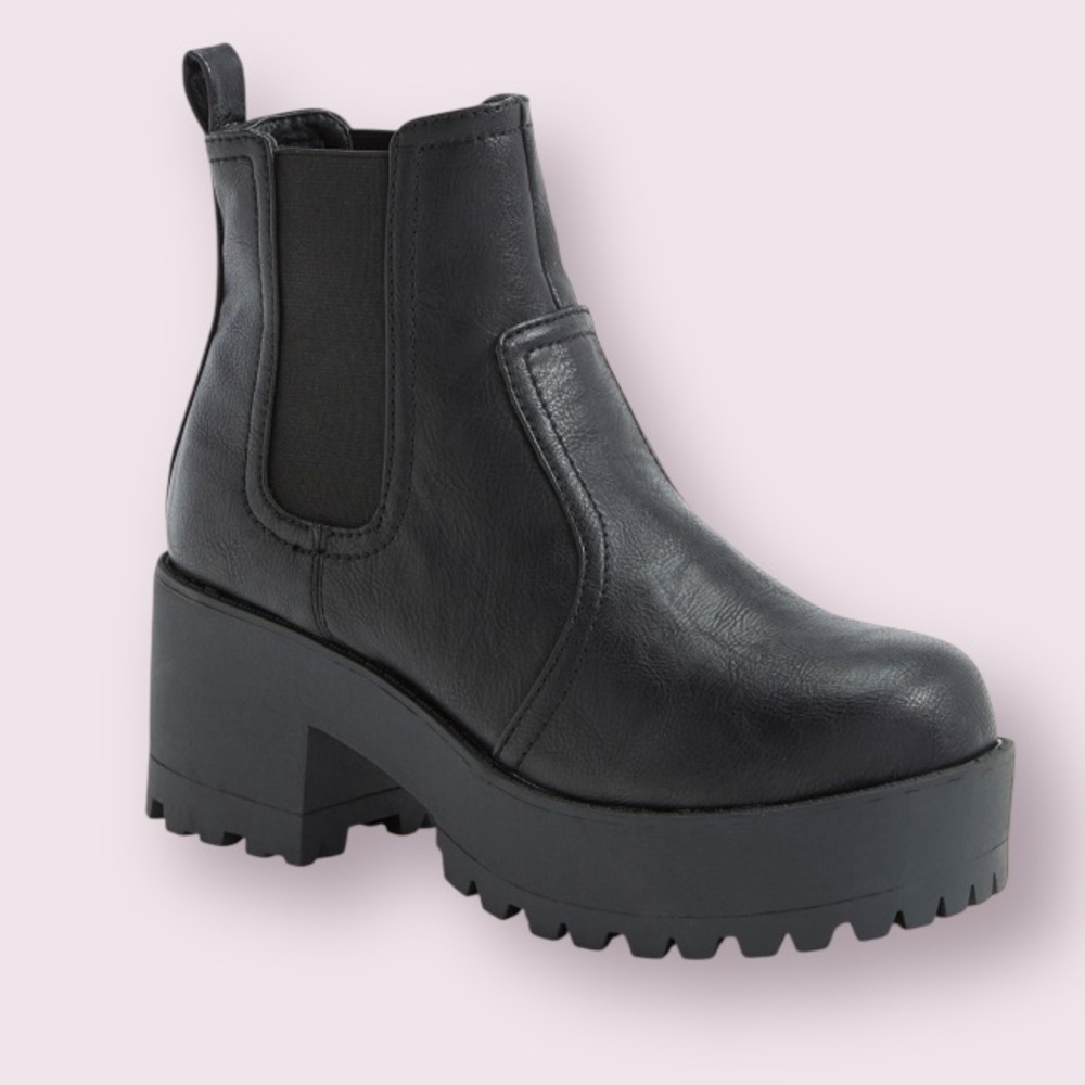 Steve Madden 'Eber' Chelsea Chunky Y2K Platform Boots in Black